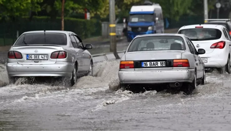 Ankara’nın iki ilçesini sağanak vurdu, yollar göle döndü